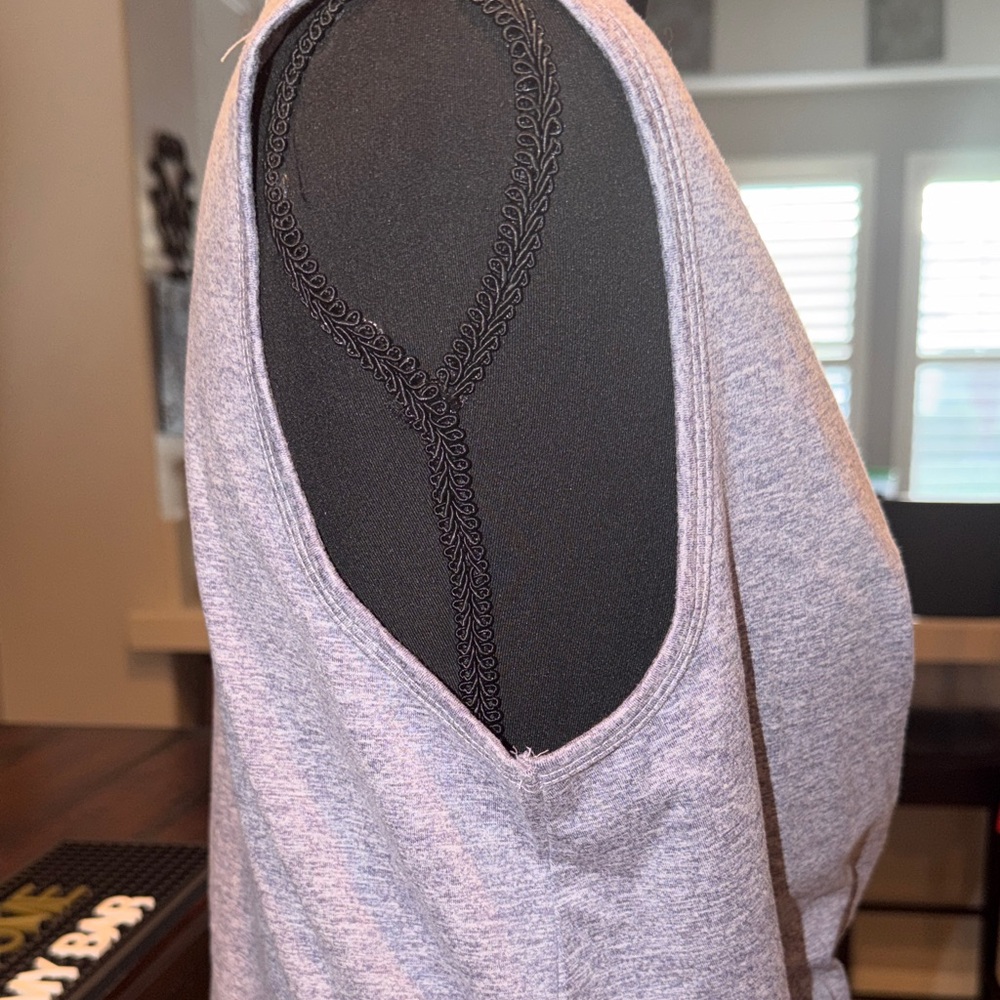 Women's  Sleeveless Twist Top - Picture 2 of 11